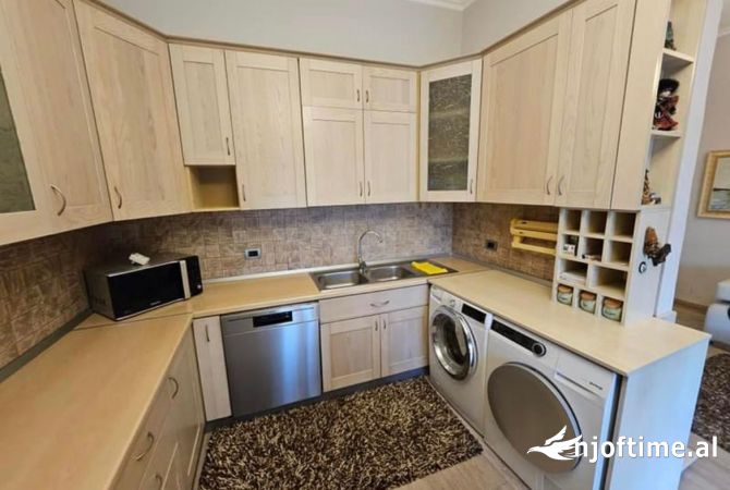 Shtepi me qera Apartament ne Tirane, 2+1, Mobilimi E mobiluar, Pagesa 750  Euro.