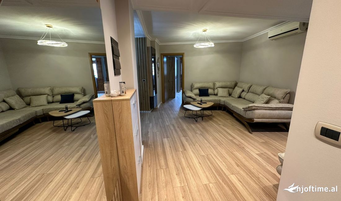 Shtepi ne shitje Apartament ne Tirane, 2+1, Mobilimi E mobiluar, Pagesa 235,000  Euro.