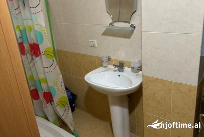 Shtepi ne shitje Apartament ne Tirane, 1+1, Mobilimi E mobiluar, Pagesa 120,000  Euro.