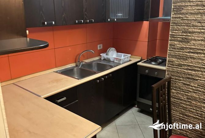 Shtepi ne shitje Apartament ne Tirane, 1+1, Mobilimi E mobiluar, Pagesa 120,000  Euro.