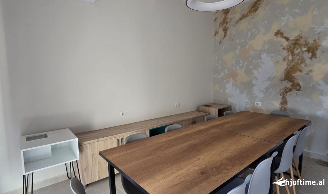 Jepet me qera Apartament 1+1 per zyre Tek Fusha e Aviacionit
