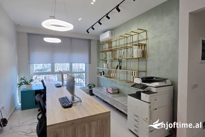 Jepet me qera Apartament 1+1 per zyre Tek Fusha e Aviacionit