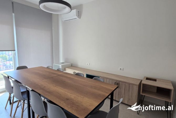 Jepet me qera Apartament 1+1 per zyre Tek Fusha e Aviacionit