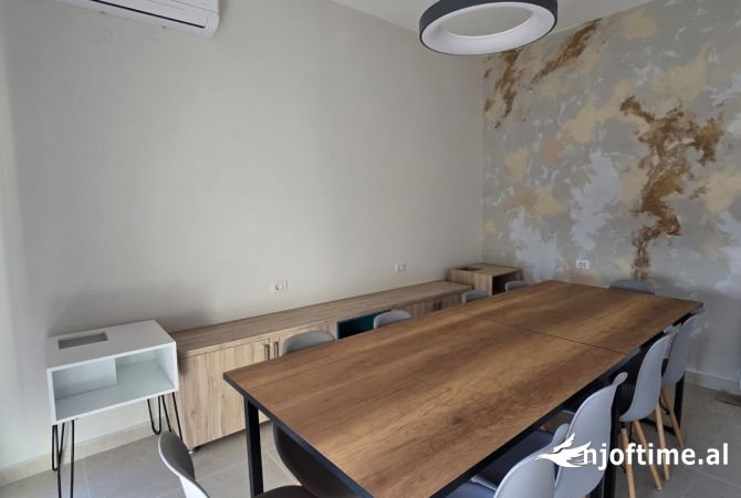 Jepet me qera Apartament 1+1 per zyre Tek Fusha e Aviacionit
