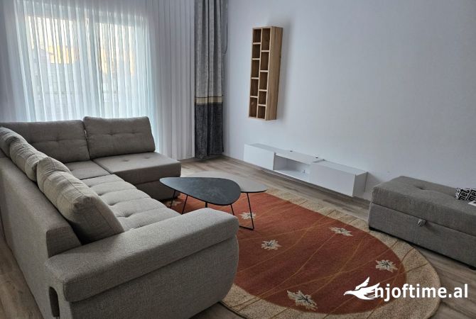 Shtepi me qera Apartament ne Tirane, 3+1, Mobilimi E mobiluar, Pagesa 700  Euro.