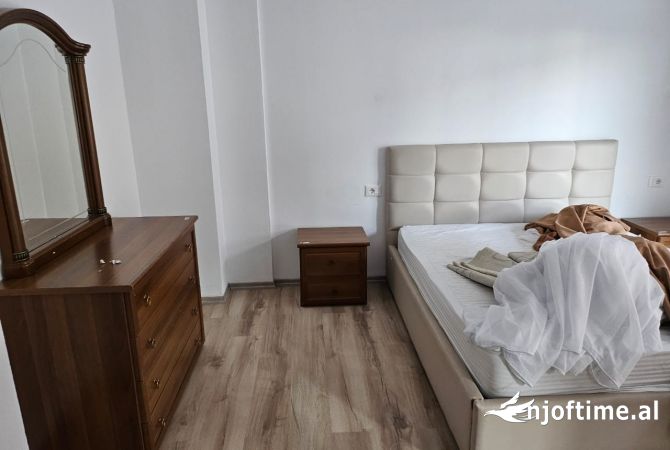 Jepet me qera Apartament 3+1 te Amerikan 3
