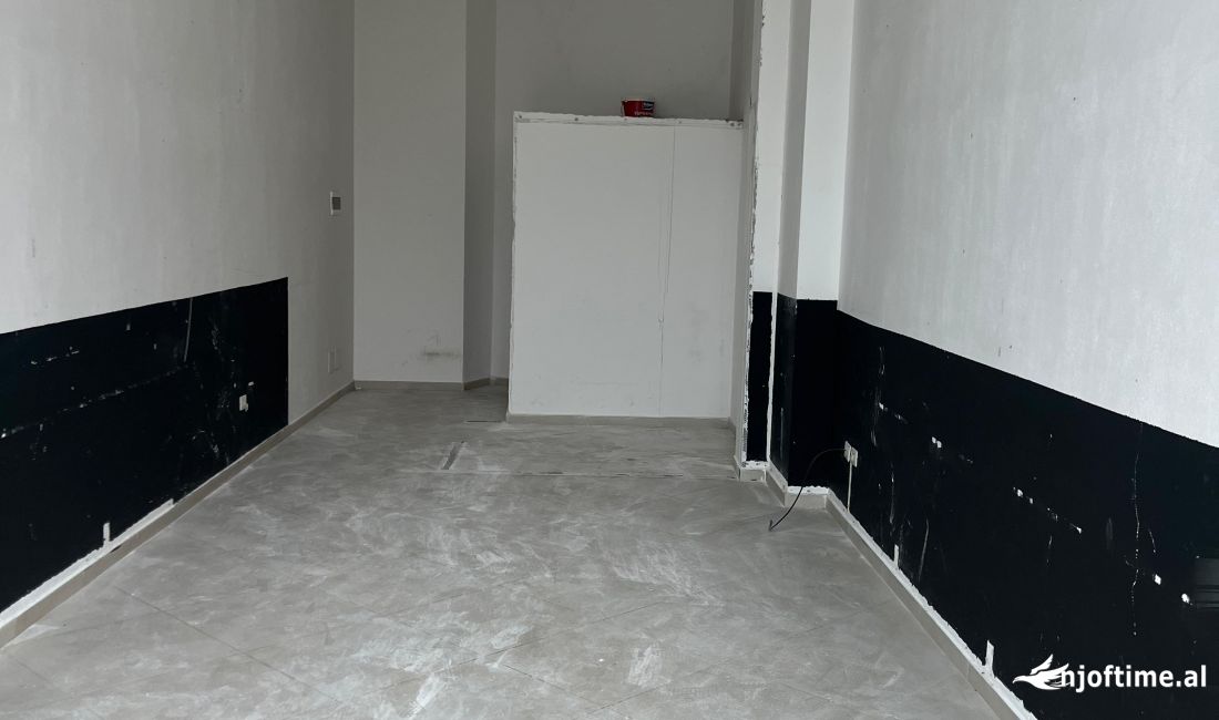 Jepet me qera ambienti tek Bulevardi Migjeni 