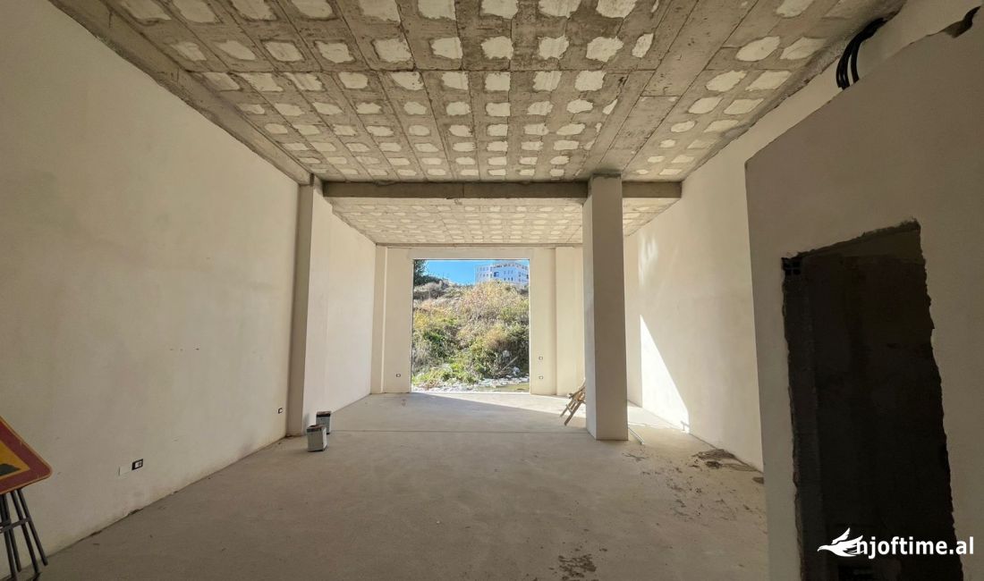 Jepet me qera Ambient Biznesi tek Liqeni i Thate