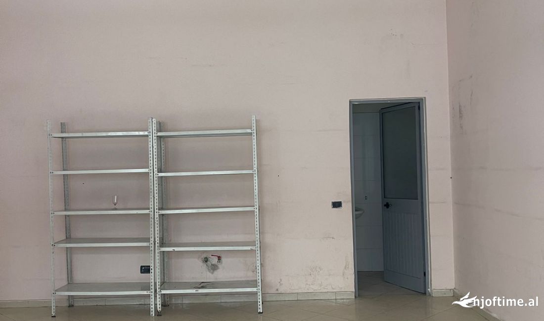 Shitet Dyqan ne Astir 