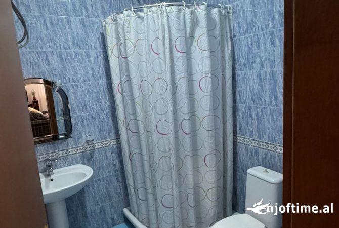 Shtepi ne shitje Apartament ne Tirane, 3+1, Mobilimi E mobiluar, Pagesa 216,600  Euro.