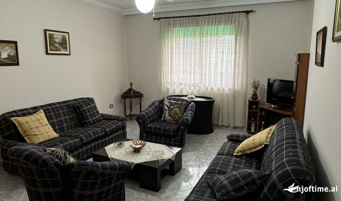 Shtepi ne shitje Apartament ne Tirane, 3+1, Mobilimi E mobiluar, Pagesa 216,600  Euro.