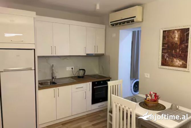 Jepet me qera Apartament 1+1 Ne Qender