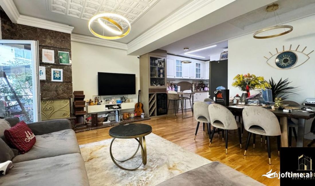 Shtepi ne shitje Duplex(shtepi me 2 kate) ne Tirane, 3+1, Mobilimi E mobiluar, Pagesa 350,000  Euro.