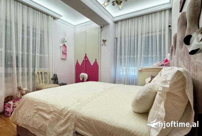 Shtepi ne shitje Duplex(shtepi me 2 kate) ne Tirane, 3+1, Mobilimi E mobiluar, Pagesa 350,000  Euro.