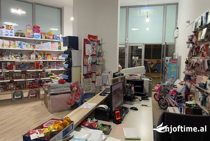 Ambiente Commerciale in Vendita 3+1 a Tirana - 2,000,000 Leke