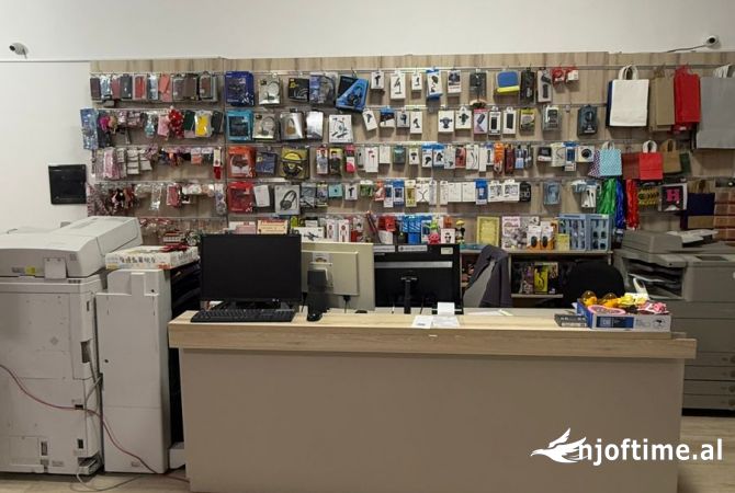 Ambiente Commerciale in Vendita 3+1 a Tirana - 2,000,000 Leke