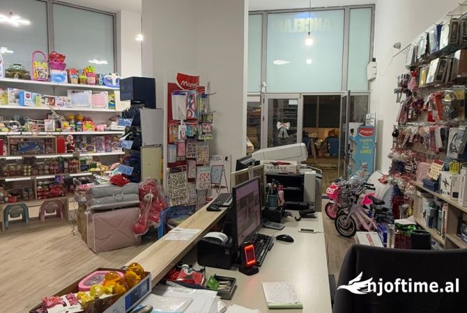 Ambiente Commerciale in Vendita 3+1 a Tirana - 2,000,000 Leke