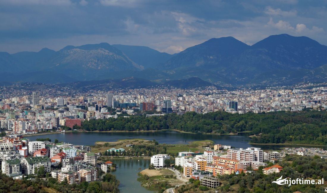  Shitet toke te Liqeni Artificial i Tiranes