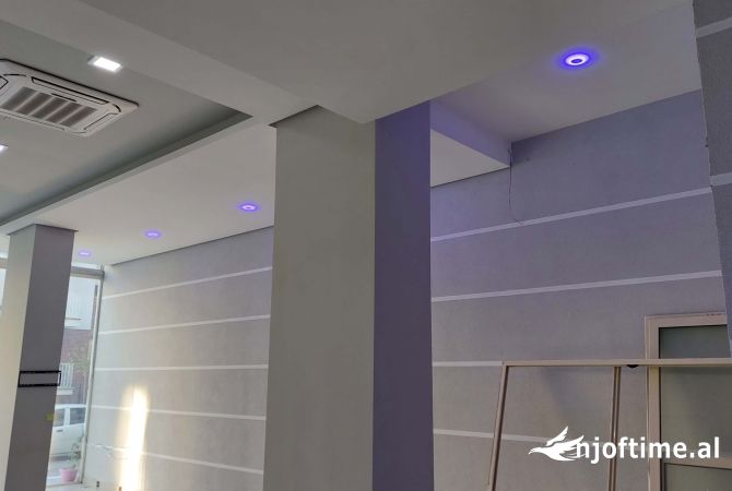 Ambiente Commerciale in Affitto 1+1 a Tirana - 900 Euro