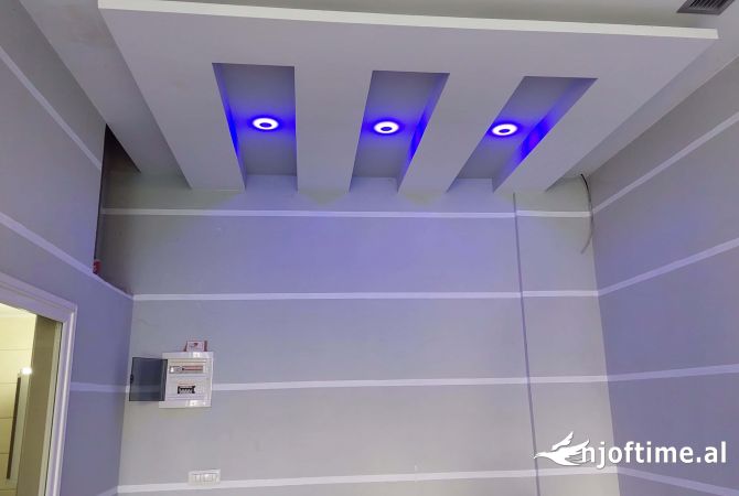 Ambiente Commerciale in Affitto 1+1 a Tirana - 900 Euro