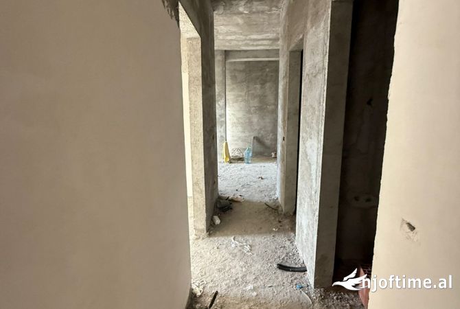 Shitet Apartament 2+1 tek 5 Maj, ne Tirane