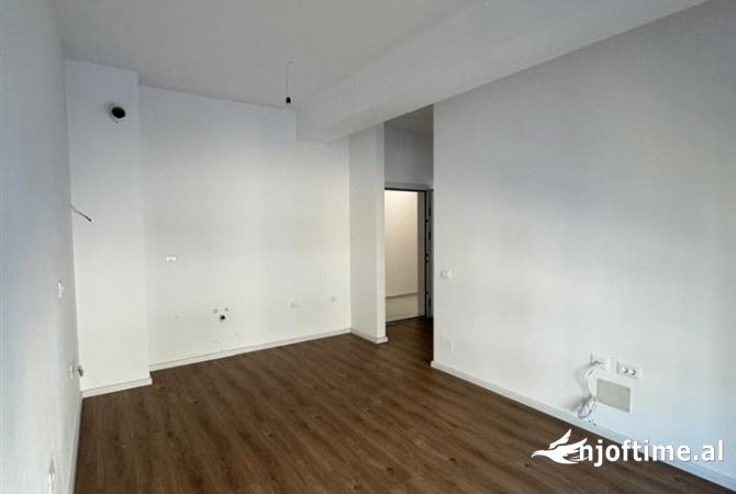 Shtepi ne shitje Apartament ne Tirane, 1+1, Mobilimi Bosh, pa mobiluar, Pagesa 9,200,000  Leke.