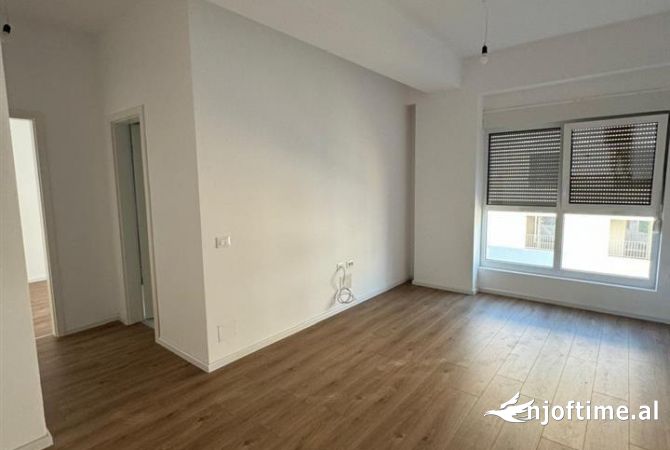 Shtepi ne shitje Apartament ne Tirane, 1+1, Mobilimi Bosh, pa mobiluar, Pagesa 9,200,000  Leke.