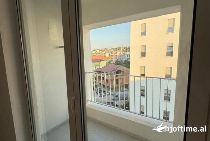 Shtepi ne shitje Apartament ne Tirane, 1+1, Mobilimi Bosh, pa mobiluar, Pagesa 9,200,000  Leke.