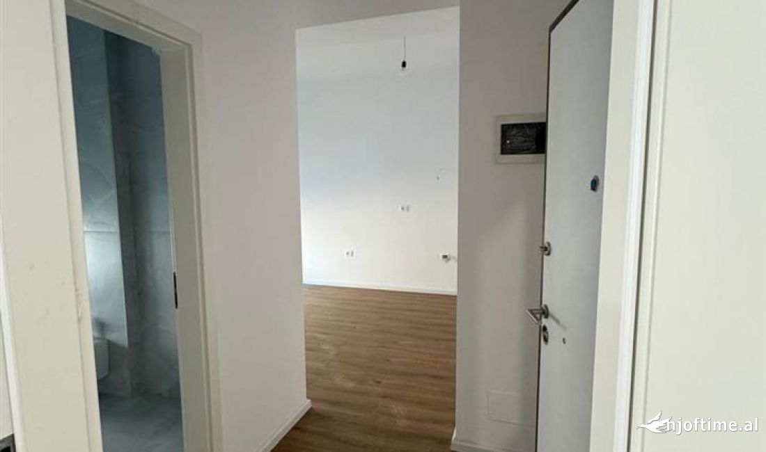 Shtepi ne shitje Apartament ne Tirane, 1+1, Mobilimi Bosh, pa mobiluar, Pagesa 9,200,000  Leke.