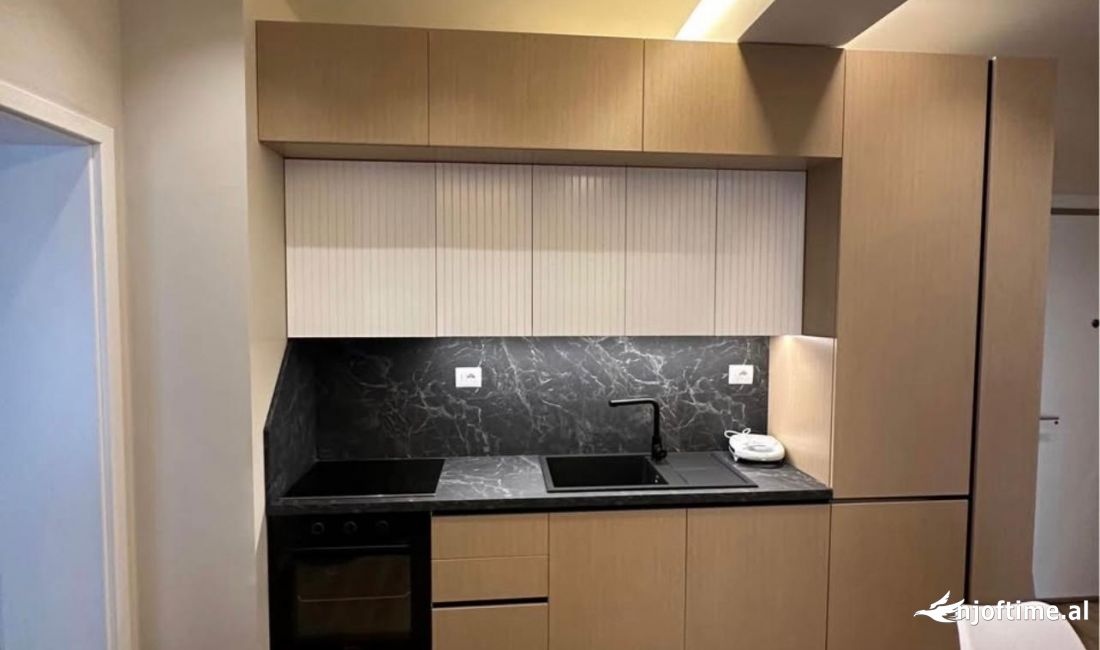 Appartamento in vendita a Tirana 1+1, SemiArredato