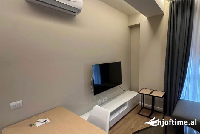 Appartamento in vendita a Tirana 1+1, SemiArredato