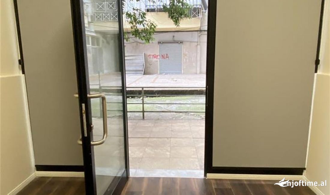 Shitet Dyqan te Komuna Parisit