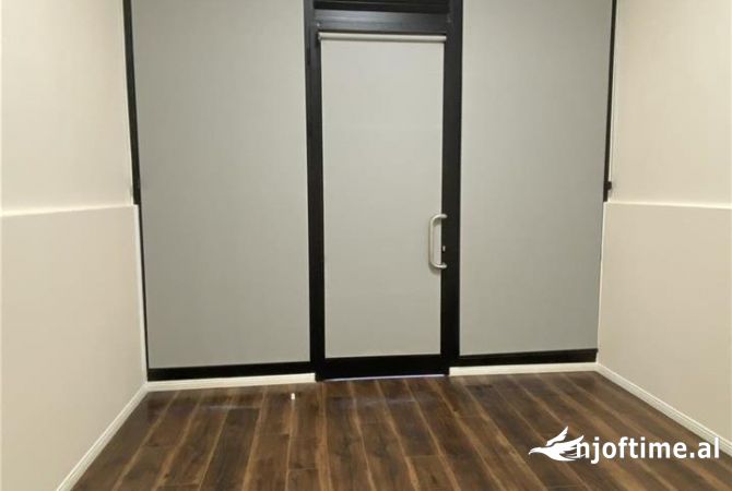 Shitet Dyqan te Komuna Parisit