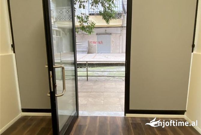 Shitet Dyqan te Komuna Parisit