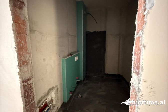 Shtepi ne shitje Apartament ne Tirane, 1+1, Mobilimi Bosh, pa mobiluar, Pagesa 54,706  Euro.