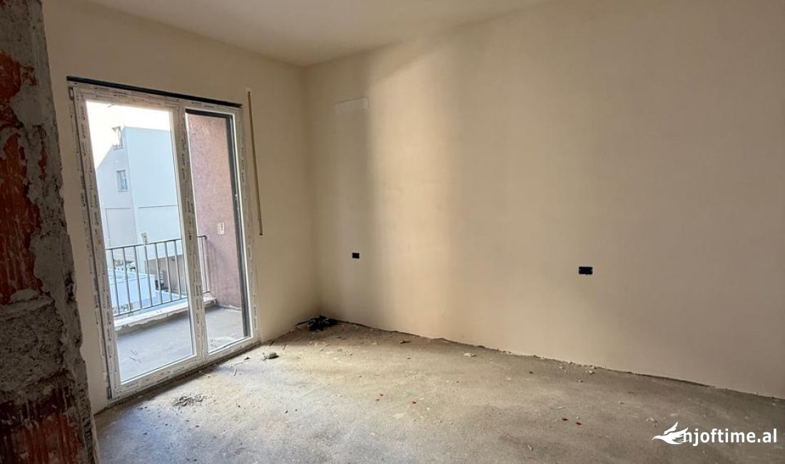 Shtepi ne shitje Apartament ne Tirane, 1+1, Mobilimi Bosh, pa mobiluar, Pagesa 54,706  Euro.