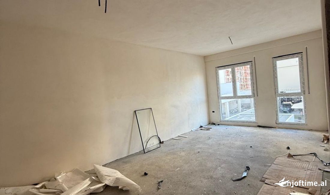 Shtepi ne shitje Papafingo(kati i catise) ne Tirane, 3+1, Mobilimi Bosh, pa mobiluar, Pagesa 105,468  Euro.