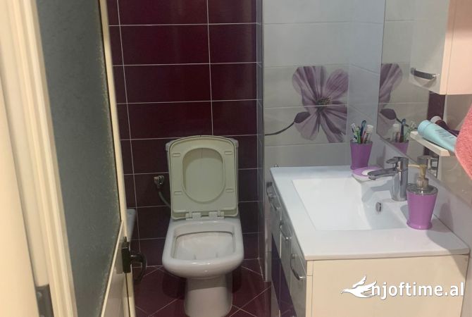 Shtepi me qera Apartament ne Tirane, 1+1, Mobilimi E mobiluar, Pagesa 40,000  Leke.