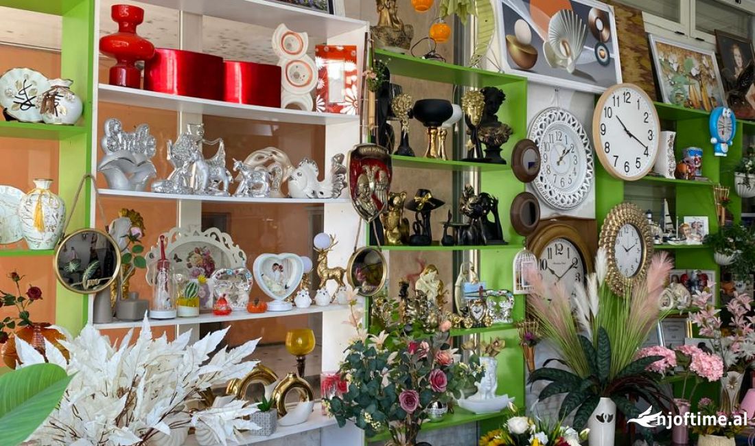 Shitet Biznesi Dyqan Suveniresh  Astir