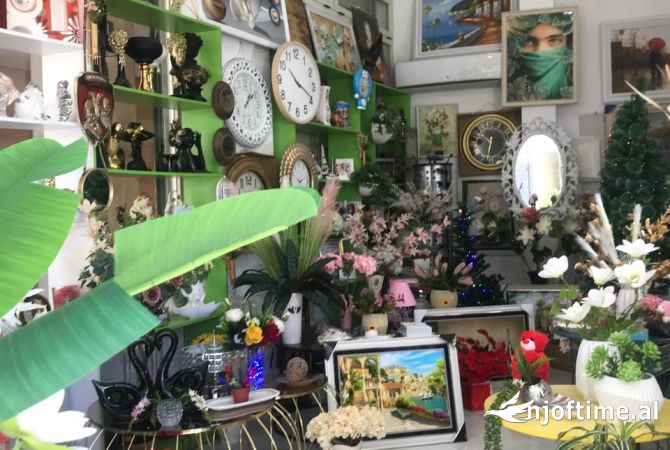 Shitet Biznesi Dyqan Suveniresh  Astir