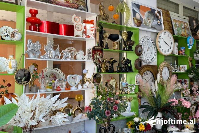 Ambiente Commerciale in Vendita 1+1 a Tirana - 11,000,000 Euro