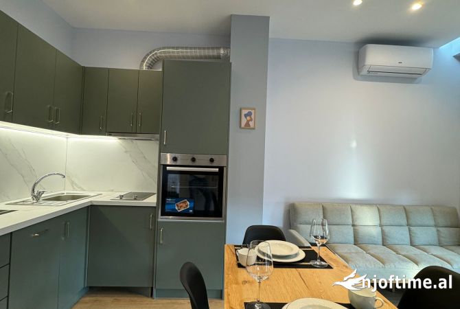 Jepet me qera apartament 1+1 tek Bulevardi i ri 