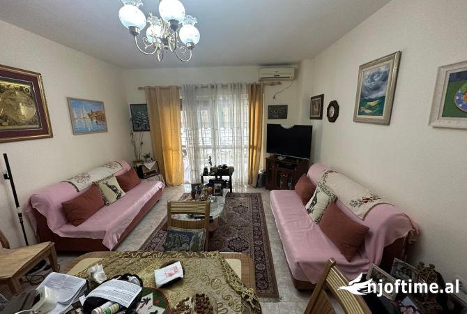 Shtepi ne shitje Apartament ne Tirane, 2+1, Mobilimi E mobiluar, Pagesa 227,500  Euro.