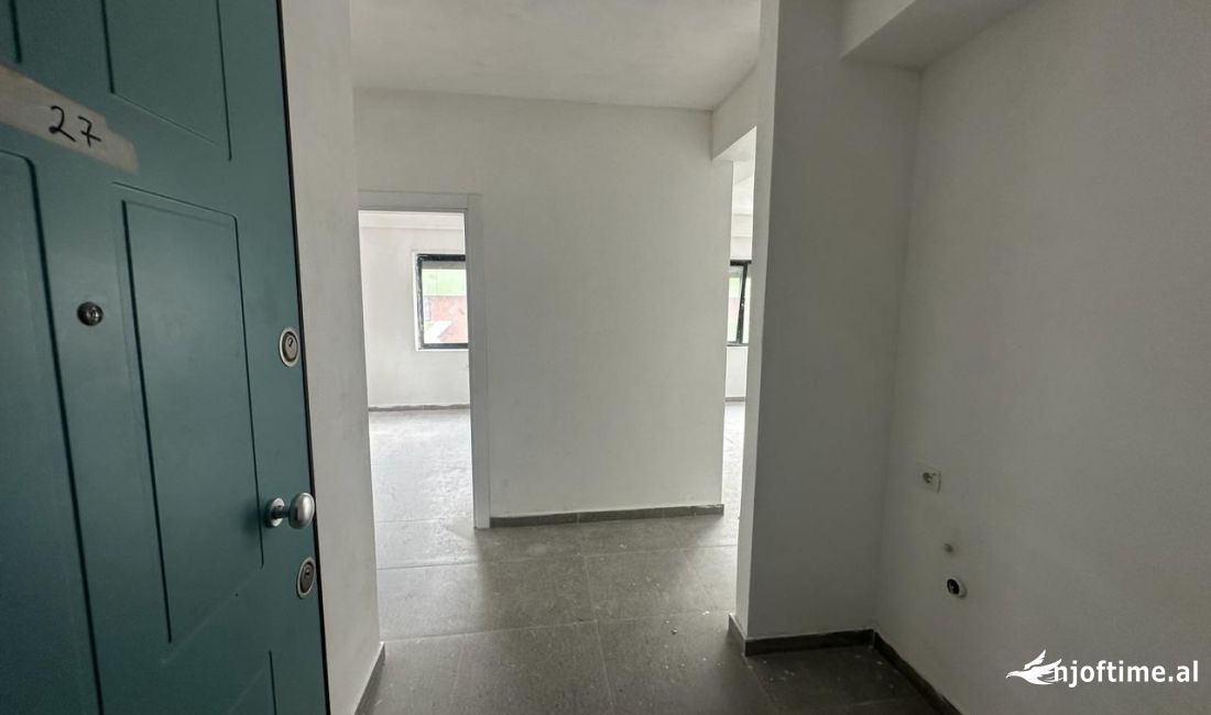 Shtepi ne shitje Apartament ne Tirane, 2+1, Mobilimi Bosh, pa mobiluar, Pagesa 180,000  Euro.
