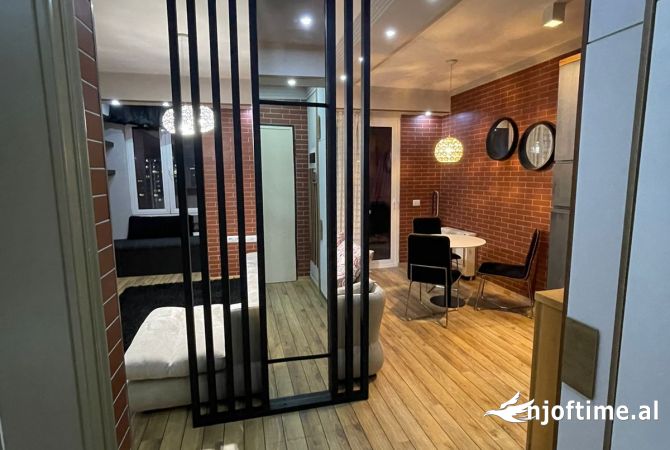 Shtepi me qera Apartament ne Tirane, 2+1, Mobilimi E mobiluar, Pagesa 1,000  Euro.