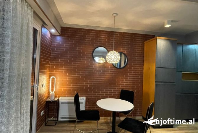 Shtepi me qera Apartament ne Tirane, 2+1, Mobilimi E mobiluar, Pagesa 1,000  Euro.