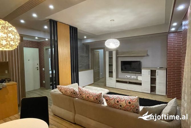 Shtepi me qera 2+1 ne Tirane - 1,000 Euro