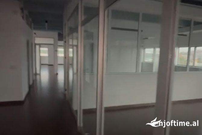 Jepet me qera Magazine tek Autostrada Tirane-Durres