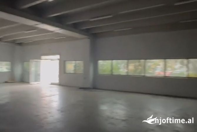 Jepet me qera Magazine tek Autostrada Tirane-Durres