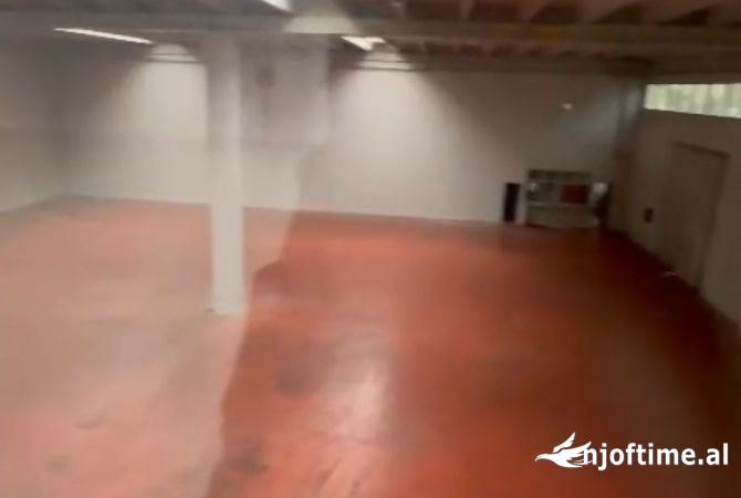 Jepet me qera Magazine tek Autostrada Tirane-Durres